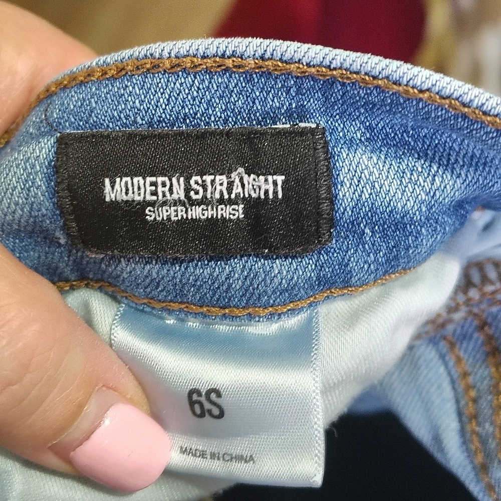 Express Women's Size 6s Modern Straight Super High Rise Denim Thrashed Jeans - Picture 9 of 9